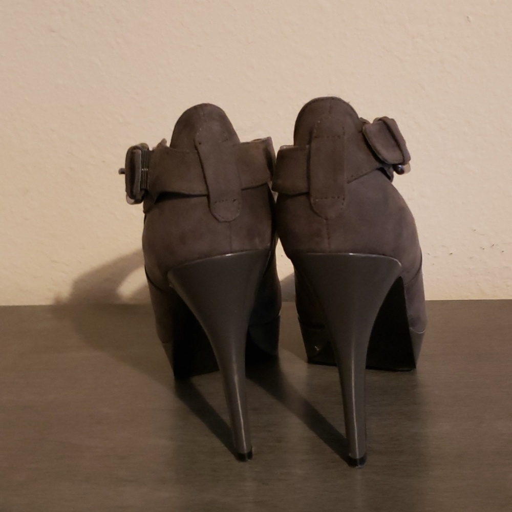 Shoes - Picture 4 of 5